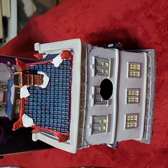 Villagers of the World China Traders Shoppe (no light cord) - Picture 3 of 7